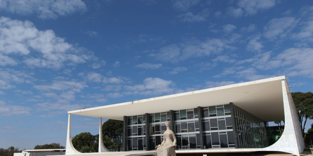 moraes-abre-apuracao-sobre-insider-trading-antes-de-tarifaco-de-trump