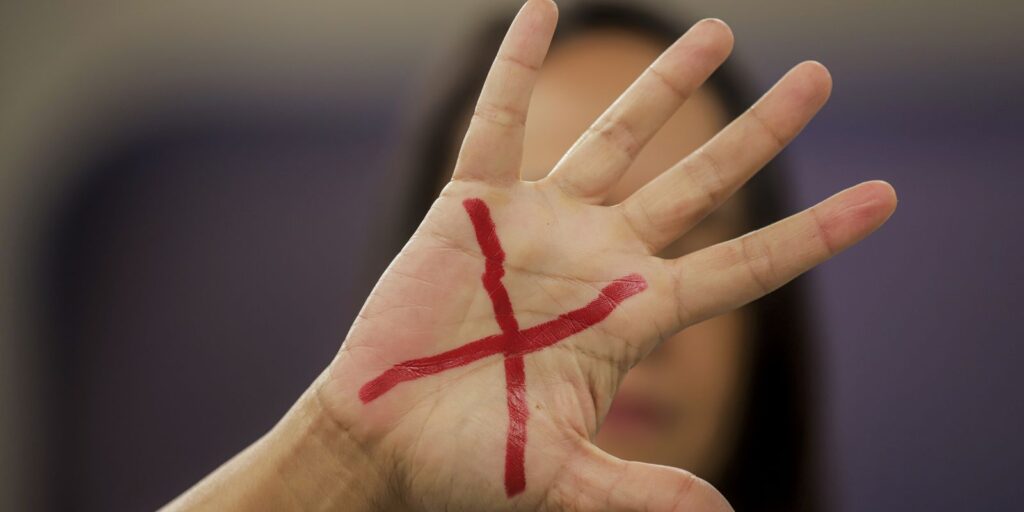 mortes-intencionais-caem-5,4%-no-pais-em-2024;-feminicidios-sobem-19%