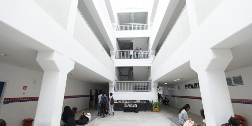 escola-em-tempo-integral-deve-ter-jornada-minima-de-35-horas-semanais