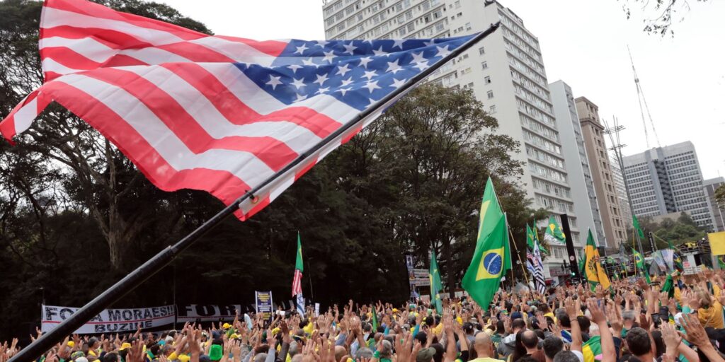 bandeira-dos-eua-e-“novo-simbolo-da-direita-brasileira”,-diz-nyt