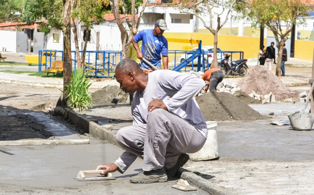 prefeitura-realiza-pavimentacao-e-revitalizacao-da-praca-no-bairro-sorriso