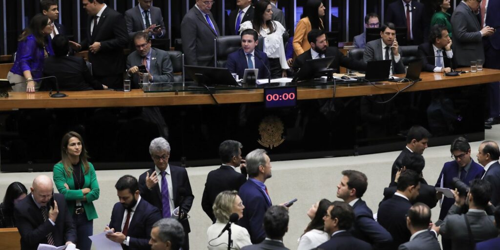 camara-derruba-voto-secreto-em-pec-da-blindagem-por-falta-de-quorum