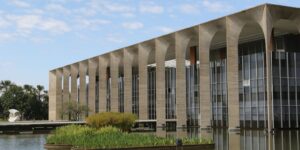 itamaraty-diz-que-brasil-“nao-se-curvara”-a-novas-sancoes-dos-eua