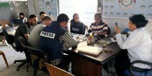 tenda-de-jornalistas-palestinos-e-bombardeada-apos-reuniao-com-fenaj