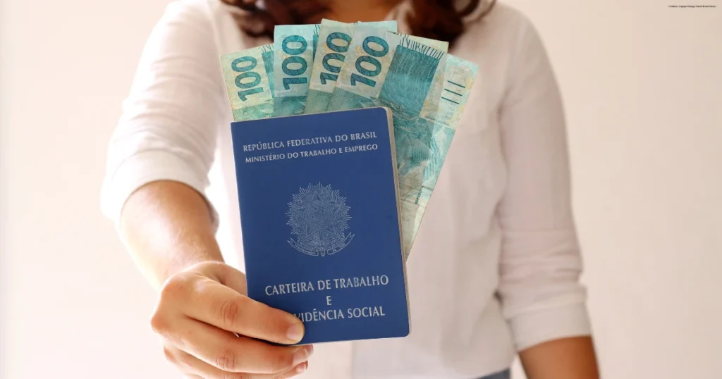 atencao!-trabalhadores-clt-vao-receber-“ajuda-de-custo”-de-r$-300-mensais-em-2026:-saiba-mais