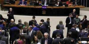 camara-aprova-projeto-que-tipifica-o-crime-de-dominio-de-cidades