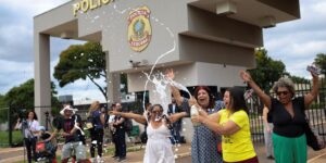 manifestantes-favoraveis-e-contrarios-a-bolsonaro-fazem-atos-na-pf