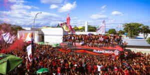 flamengo-embarca-para-final-da-libertadores-com-festa-da-torcida