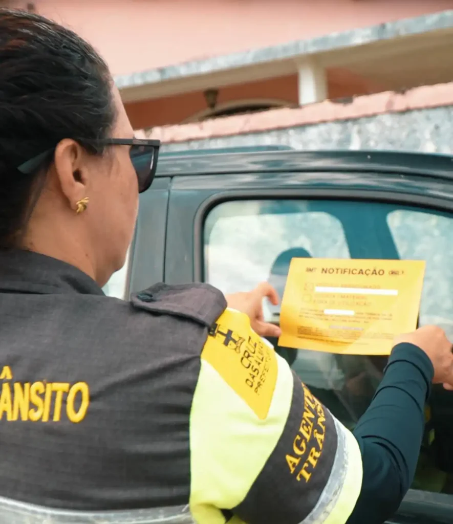 smt-realiza-notificacao-e-remocao-de-veiculos-abandonados-nas-ruas