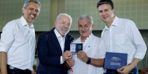 carteira-docente-e-documento-que-valoriza-profissao,-diz-professora