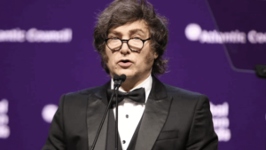 milei-reposta-sobre-pre-candidatura-de-flavio-bolsonaro