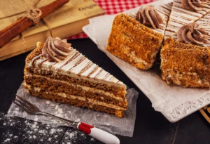 aprenda-a-preparar-o-verdadeiro-bolo-italiano-de-creme,-com-massa-macia-e-cobertura-classica-de-coco,-nozes-e-cream-cheese