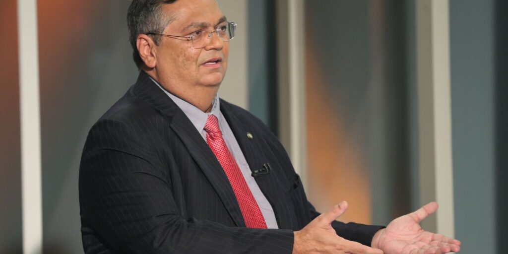 Dino manda PF investigar novas irregularidades em emendas Pix