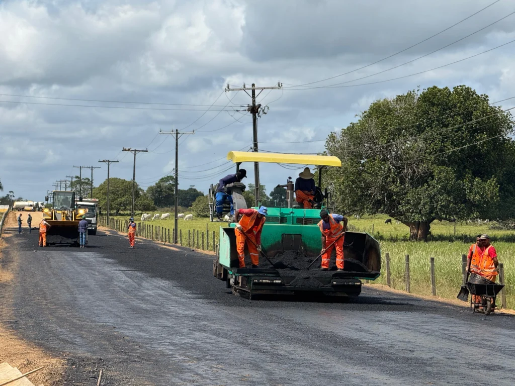 Estrada da Sapucaia recebe asfalto e muda acesso à UFRB