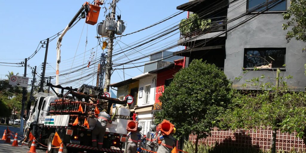 Enel diz que fornecimento de energia deve ser normalizado até amanhã