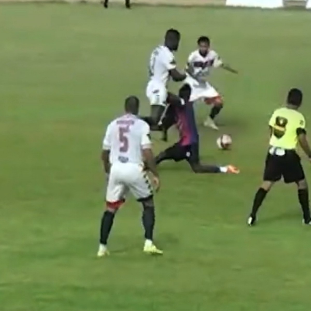 video:-jogador-fica-desacordado-apos-levar-joelhada-no-rosto-durante-jogo-do-rondoniense