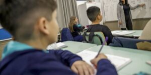 cnte-comemora-reajuste-do-piso-do-magisterio;-prefeitos-contestam