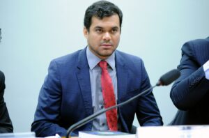 ex-deputado-que-votou-pelo-impeachment-de-dilma-se-filia-ao-pt-e-mira-governo-de-rondonia