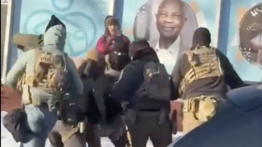 Governo Trump diz recuar em Minneapolis se polícia local cooperar