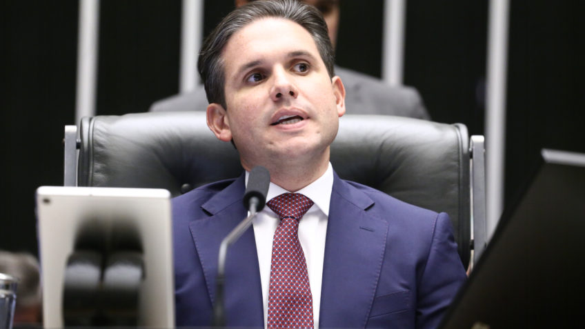 Motta diz que salários de funcionários da Câmara poderão furar teto