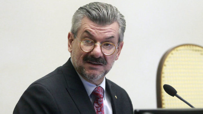 Ministro do STJ investigado por assédio pedirá licença médica