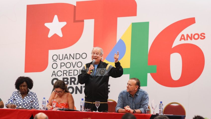 PT inicia festa de 46 anos em Salvador e fala em “defender legado”