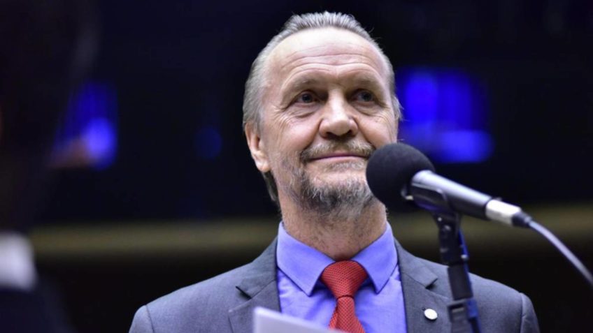 Líder do PT cobra debate sobre autonomia do BC diante Caso Master