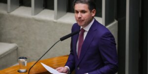 decisao-de-flavio-dino-sobre-penduricalhos-foi-“feliz”,-diz-hugo-motta