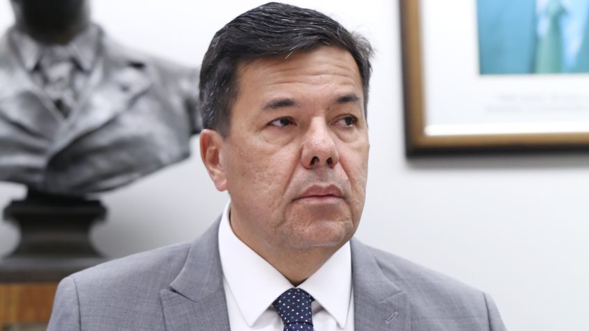 Em ofensiva por filiações, PSD convida relator da PEC da Segurança