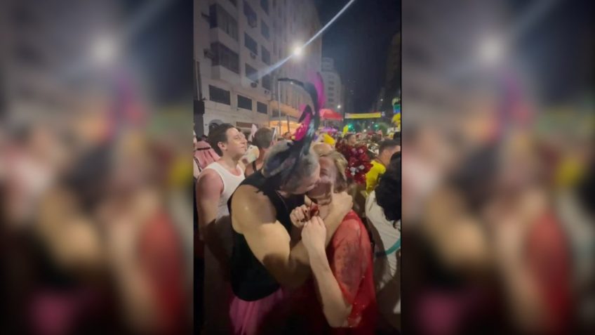 Com gosto de democracia, diz Lindbergh ao beijar Gleisi no Carnaval