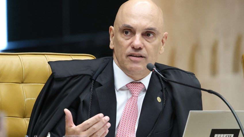 Moraes manda PGR se manifestar sobre visita a Mário Fernandes