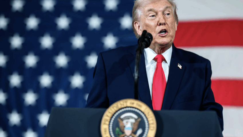 Trump encerra parte do tarifaço e assina nova taxa global de 10%