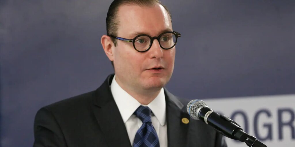 Zanin autoriza empresária a ficar em silêncio na CPMI do INSS