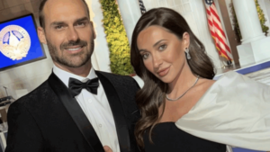 mulher-de-eduardo-bolsonaro-diz-que-ex-deputado-“nao-esta-bem”