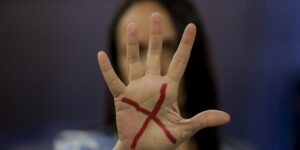ligue-180-pode-ser-obrigatorio-em-noticias-de-violencia-contra-mulher