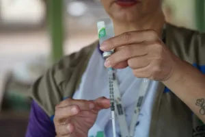 vacina-contra-mpox-esta-disponivel-no-sus-apenas-para-grupos-prioritarios;-entenda