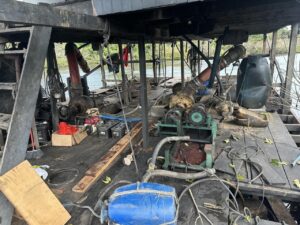 47-embarcacoes-usadas-em-garimpo-sao-inutilizadas-no-rio-madeira-durante-operacao-da-pf-e-ibama-em-ro