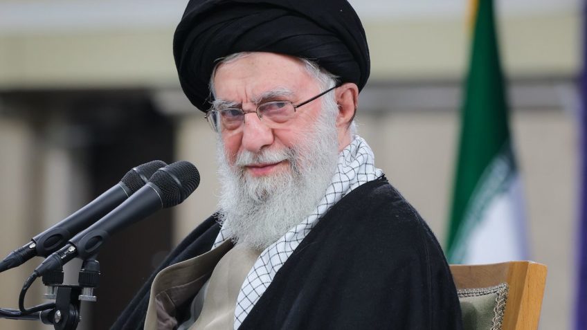 Mídia estatal do Irã confirma morte de Ali Khamenei