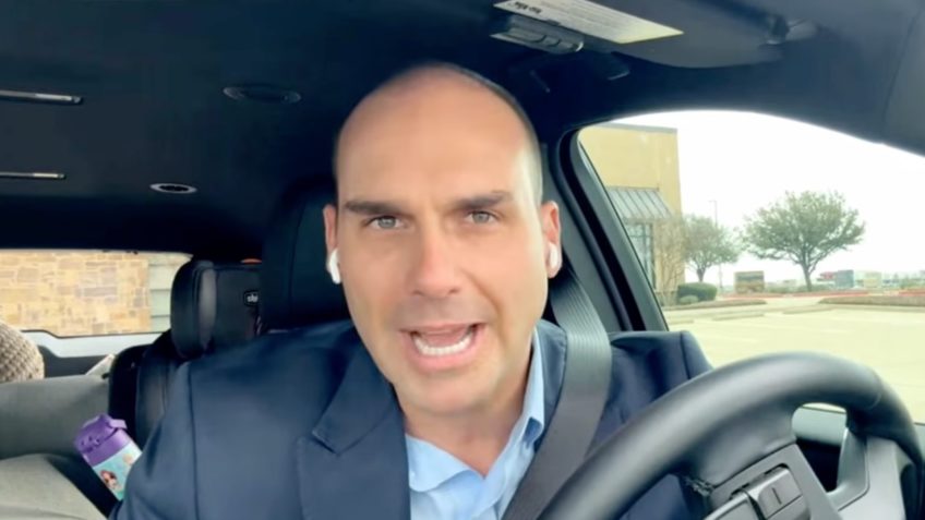 Dos EUA, Eduardo participa de ato da direita e defende anistia