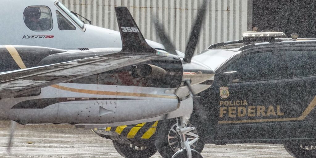 Vorcaro chega a Brasília em voo da PF e vai para presídio federal