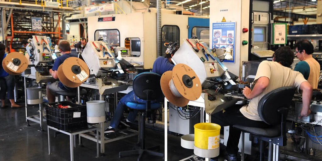 Alta da atividade industrial em janeiro não compensa perdas acumuladas