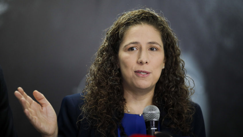 Aporte da União aos Correios deve ficar para 2027, diz Esther Dweck