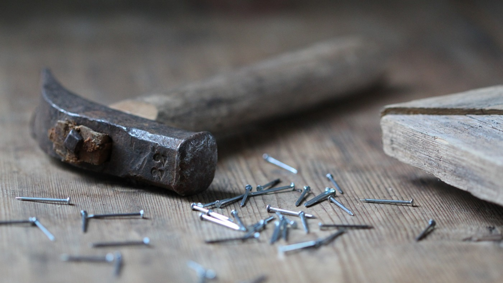 Homem é preso após tentar atacar irmã e sobrinha com martelo em RO