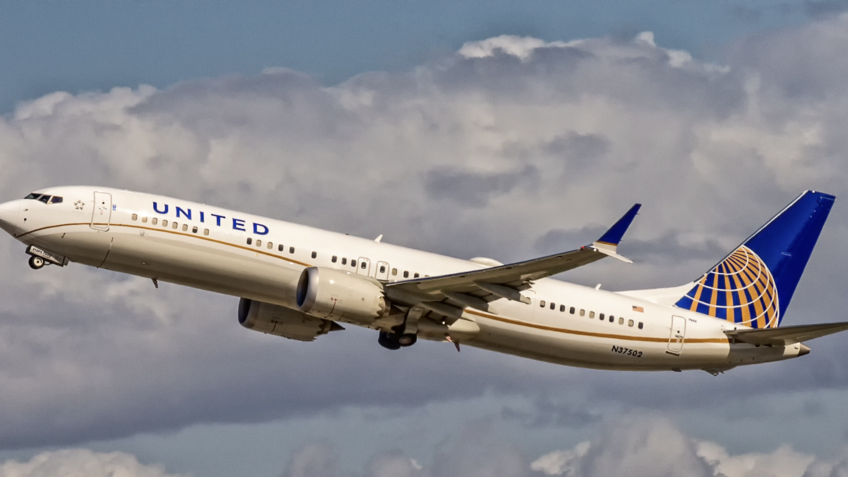 Boeing quase colide com helicóptero militar nos EUA