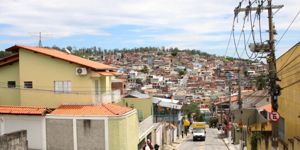 Habitantes de Perus, em SP, acusam fraude em audiência pública