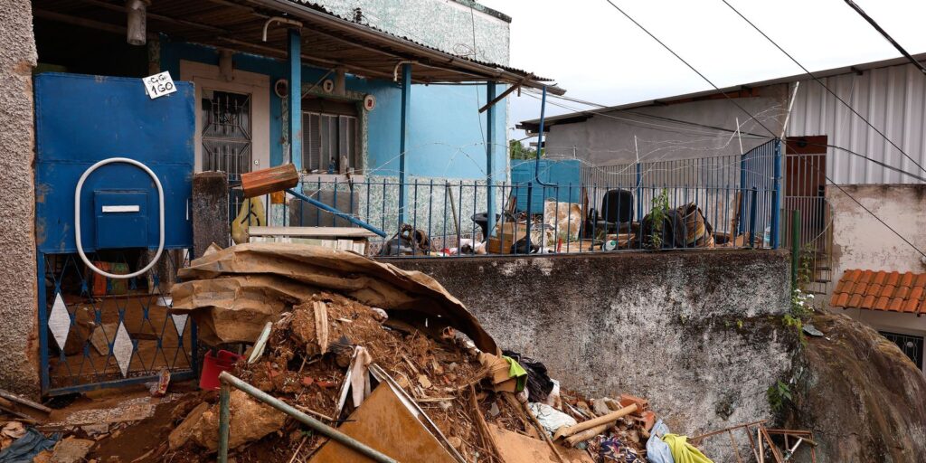 Famílias afetadas por enchentes em MG precisam validar cadastro