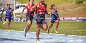 erik-cardoso-supera-recorde-nos-100-m,-mas-nao-tem-marca-homologada