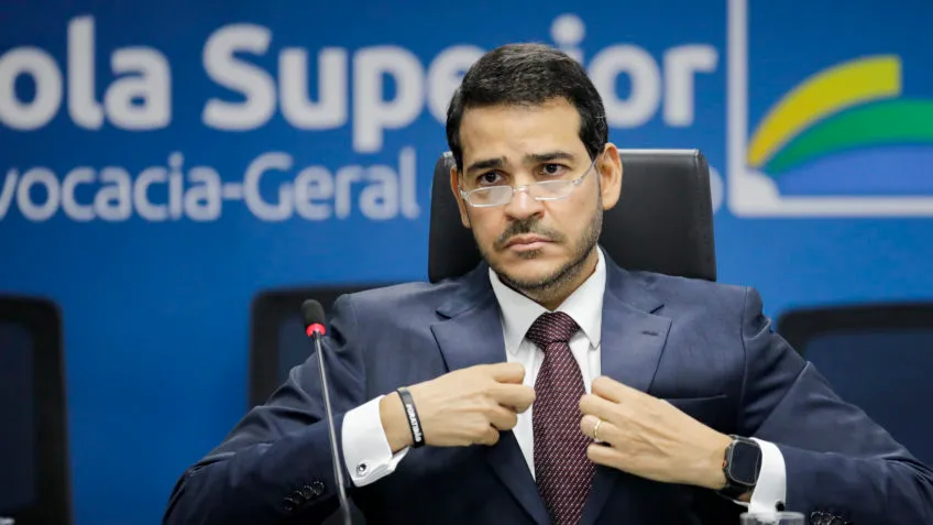 Relator apresenta parecer favorável à indicação de Messias ao STF