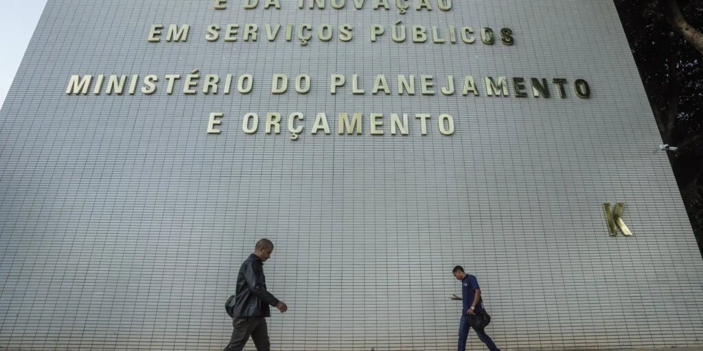 Gasto com pessoal e benefícios fiscais terão limite a partir de 2027