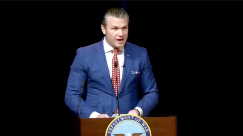 Secretário de Trump recita oração de “Pulp Fiction” durante culto